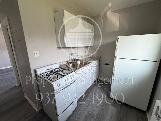 Building Photo - 404 Ryburn Ave