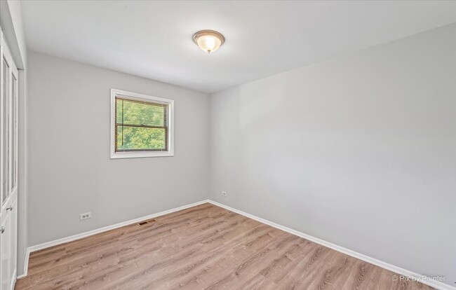 Building Photo - 544 N Hainesville Rd
