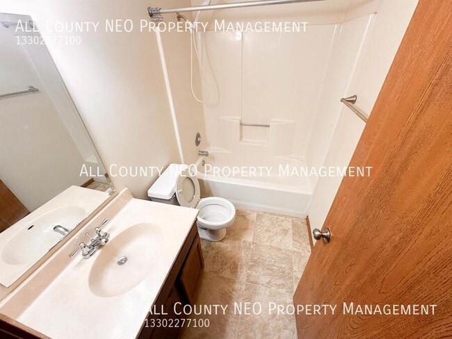 Building Photo - 217 Plum St N