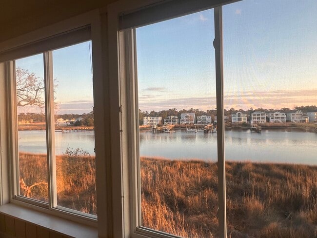 Building Photo - 4622 Greenbriar Dr