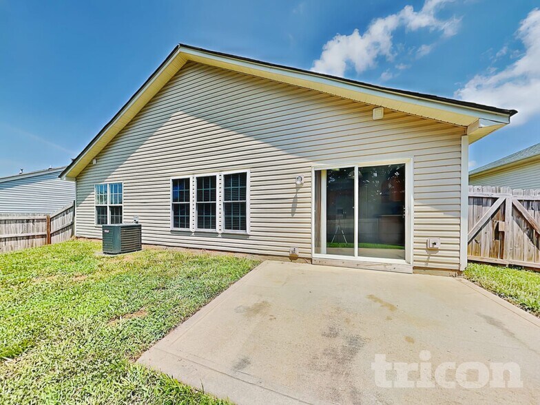 Building Photo - 115 Markham Dr