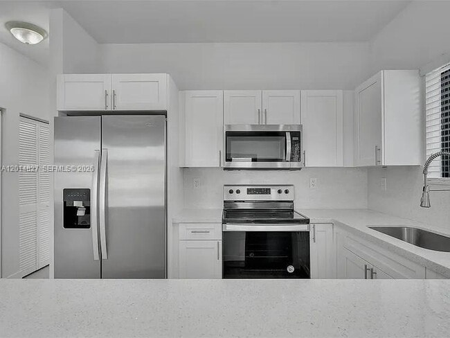Building Photo - 4817 E 9th Ln