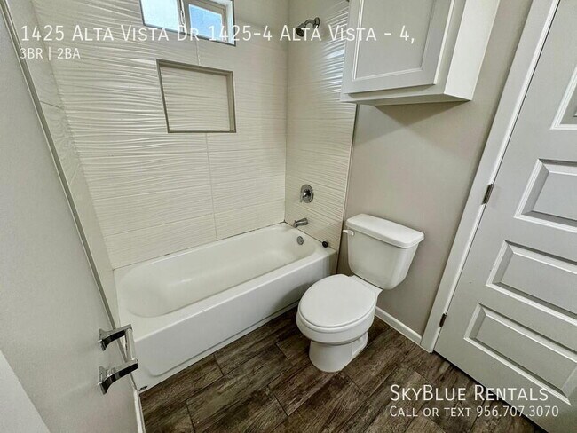 Building Photo - 1425 Alta Vista Dr