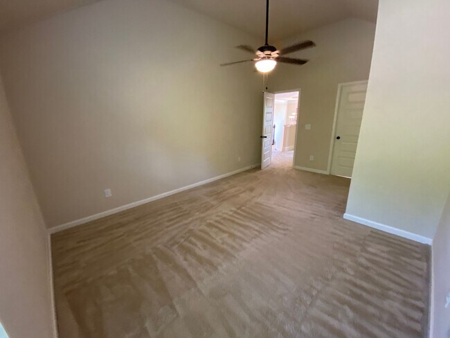 Building Photo - 735 Porter Ln