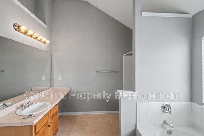 Building Photo - 10521 Barvas St