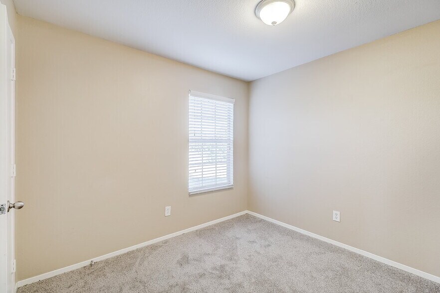 Building Photo - 6903 Rondo Dr