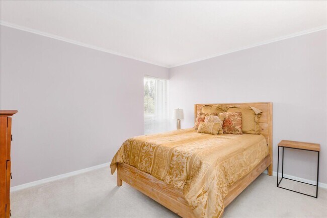Building Photo - 6124 S River Run Dr