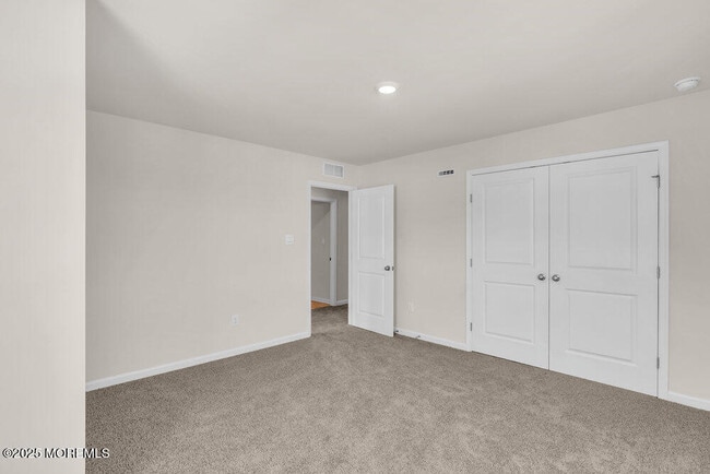Building Photo - 16 Penny Ln