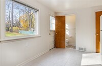 Building Photo - 16 Summit St