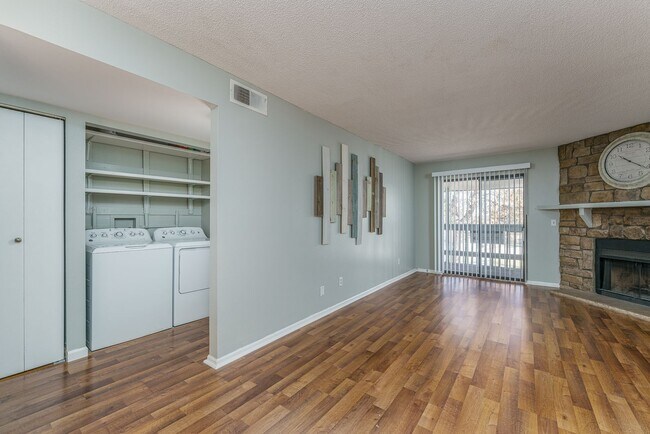 Building Photo - CHARMING 1-BED CONDO NEAR HIGHLINE CANAL TRAIL, $0 DEPOSIT OPTION