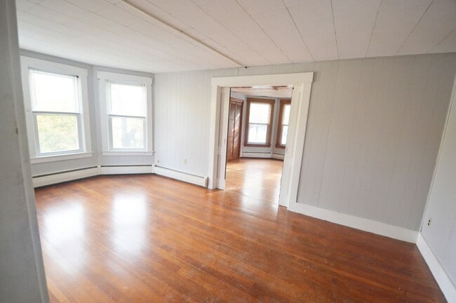 Building Photo - 38 Cascade St