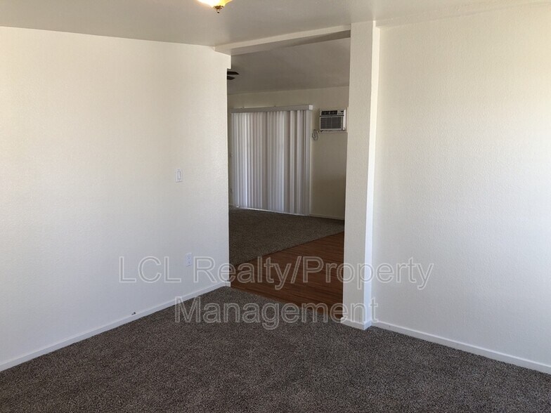 Building Photo - 924 Dennis Way