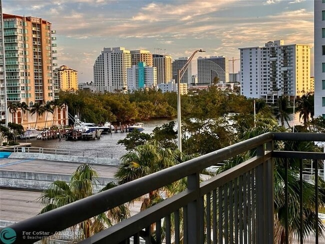 Building Photo - 1010 Seminole Dr