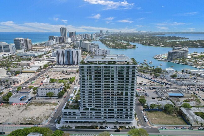 Building Photo - 580 72nd St