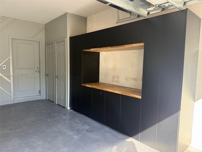 Building Photo - 2541 SE 1st St