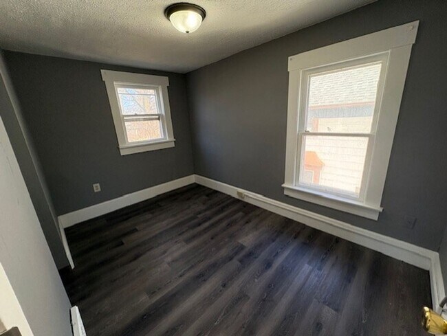 Building Photo - Large 4-Bedroom Home in University Park Near Downtown Akron