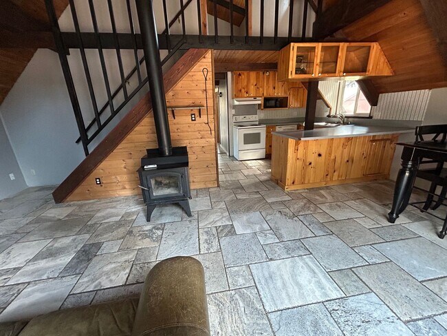 Building Photo - BAT-649