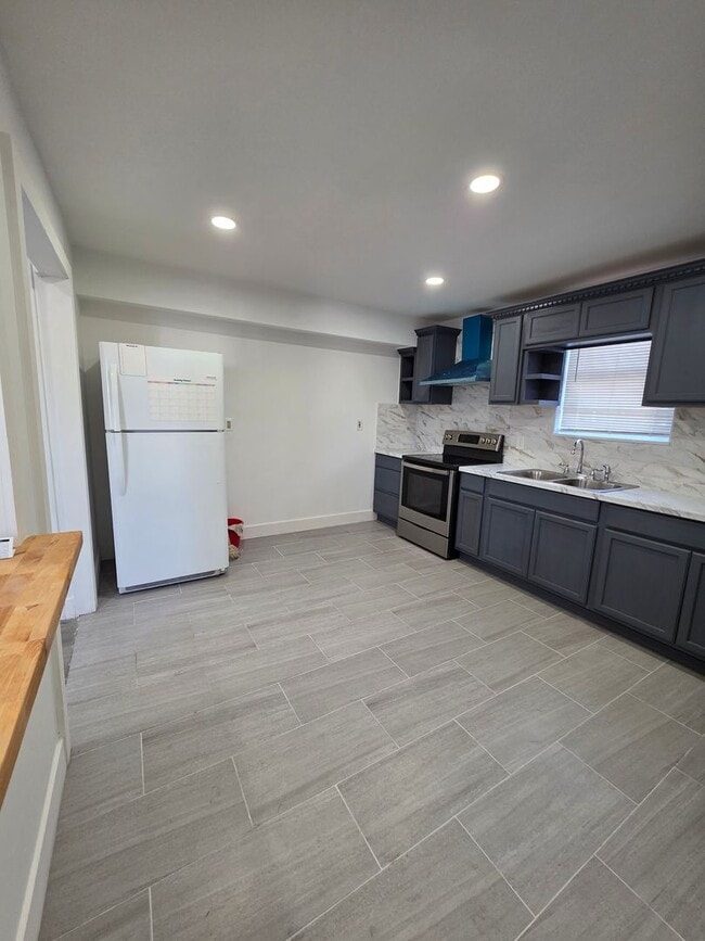 Building Photo - Just Renovated! Charming 3-Bedroom Home in Southwest Philly