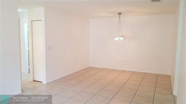Building Photo - 20554 SW 93rd Ave