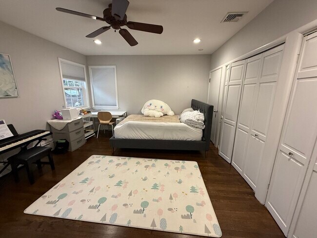 Building Photo - 44 Rolling Ln