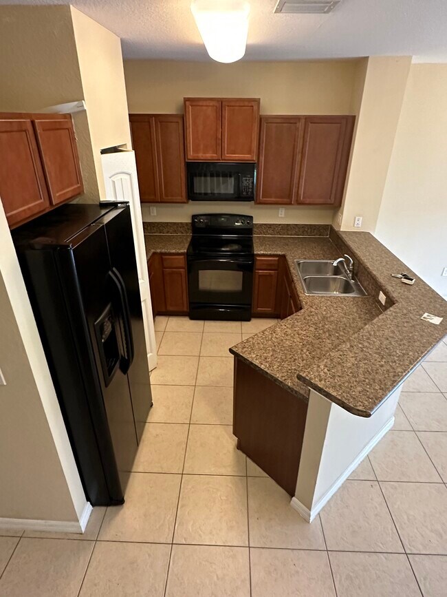 Building Photo - 3532 NW 29th Ct