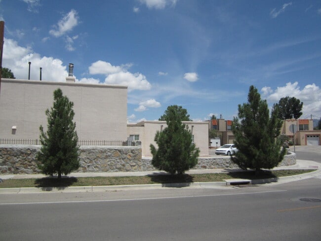 Building Photo - 215 Mulberry Ave