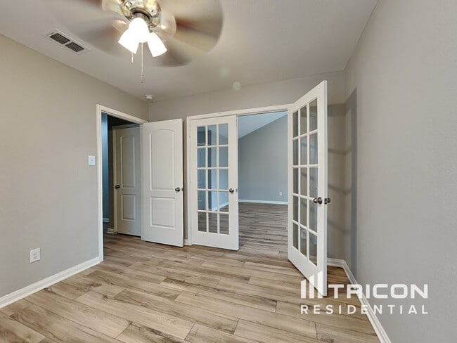 Building Photo - 2111 Juniper Dr