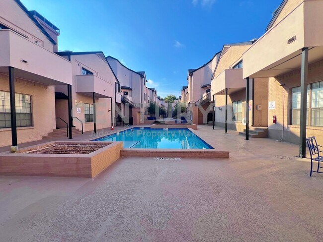 Building Photo - Beautiful 1/1.5 Condo in Dallas For Rent!