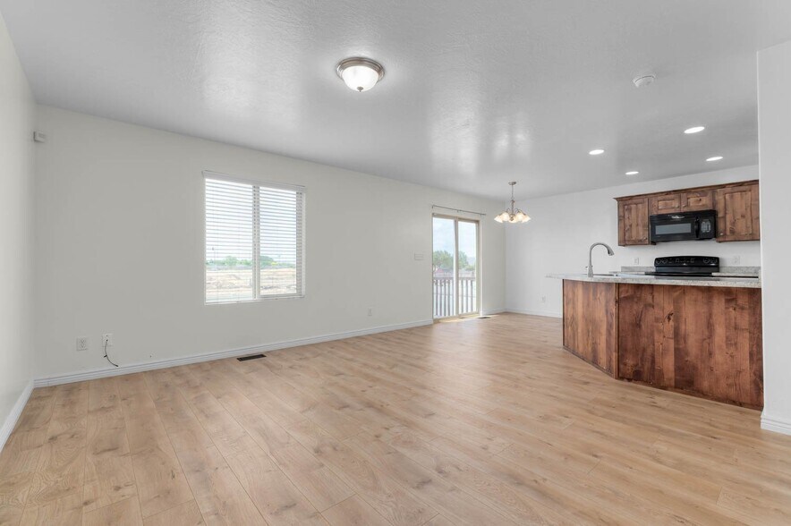 Building Photo - 246 S 1800 E