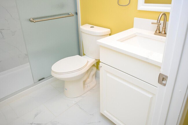 Building Photo - 416 Georgian Park Dr