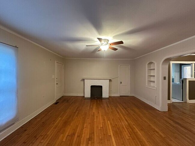Building Photo - Available Now! 2 Bedroom 1 Bath Unit in Central Tyler! *LEASE UP*