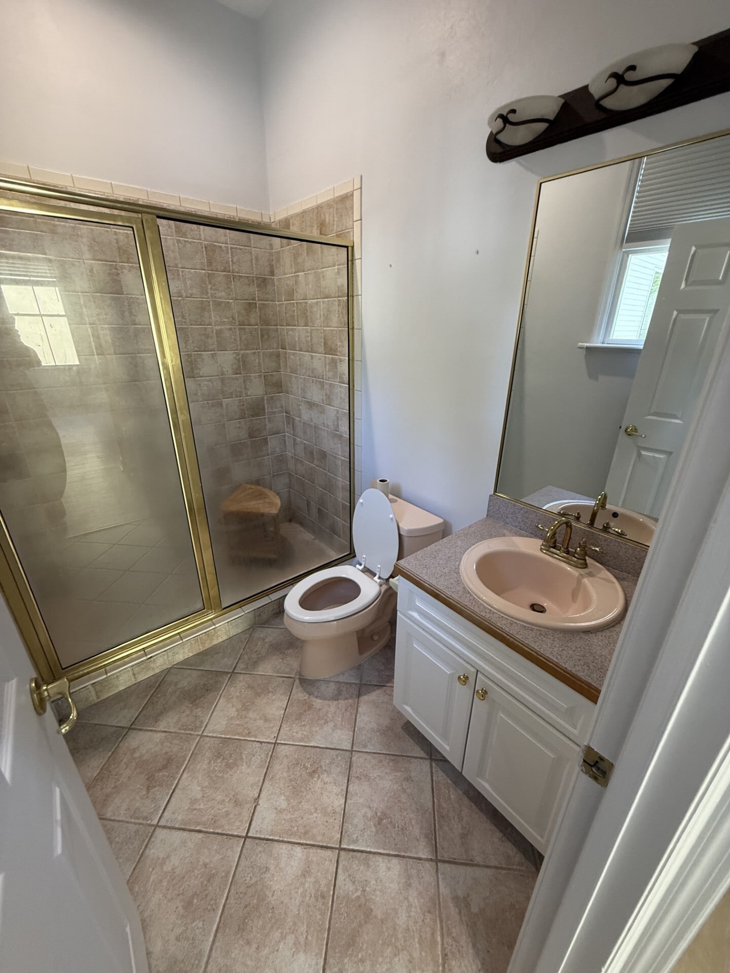Main Bath Vacant - 4965 SW 91st Ter