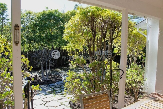 Building Photo - Charming, Light-Filled Home in Coveted Forbes/Sun Valley Neighborhood!  FOUNDATION