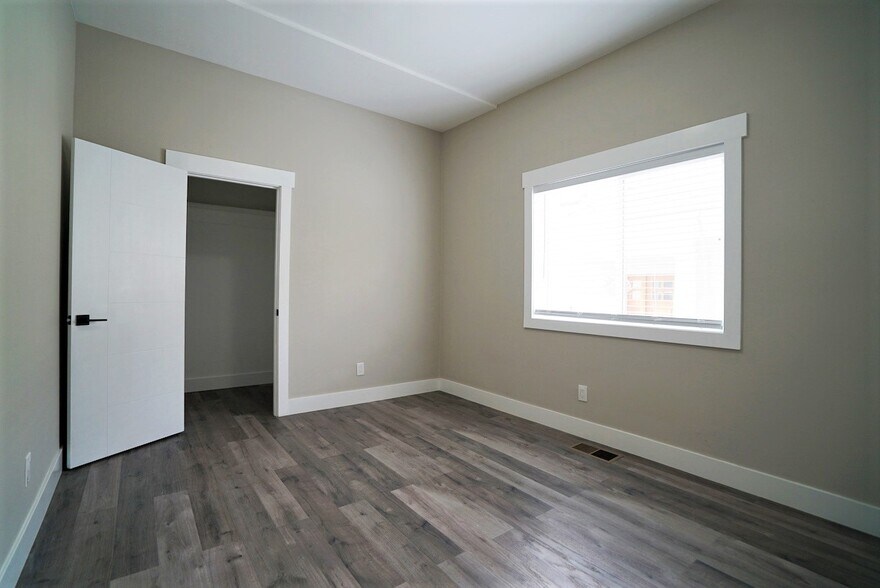 Building Photo - 1633 62nd St