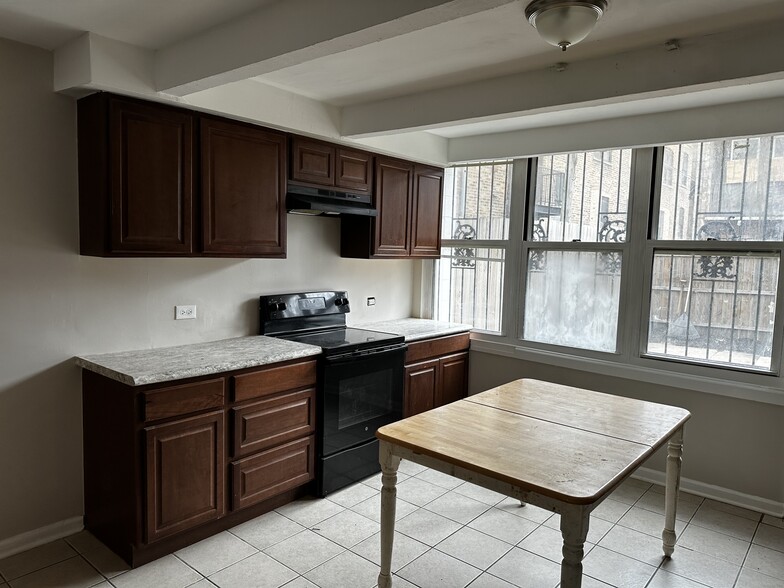Kitchen - 4816 S Drexel Blvd