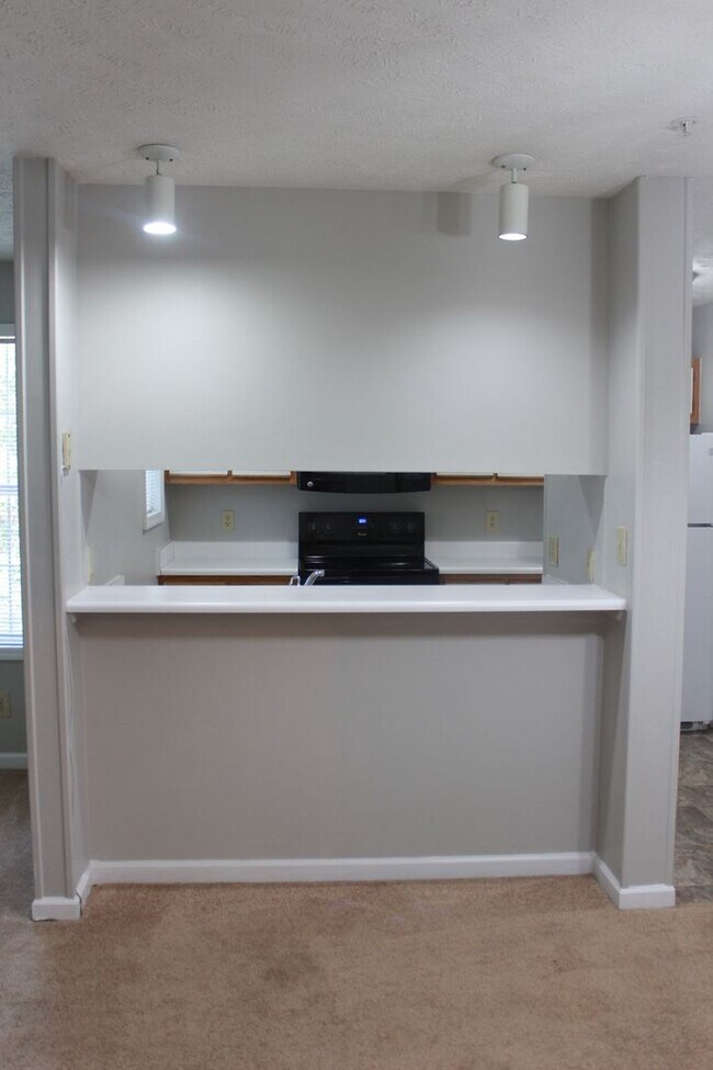 Building Photo - 325 Waterdown Dr