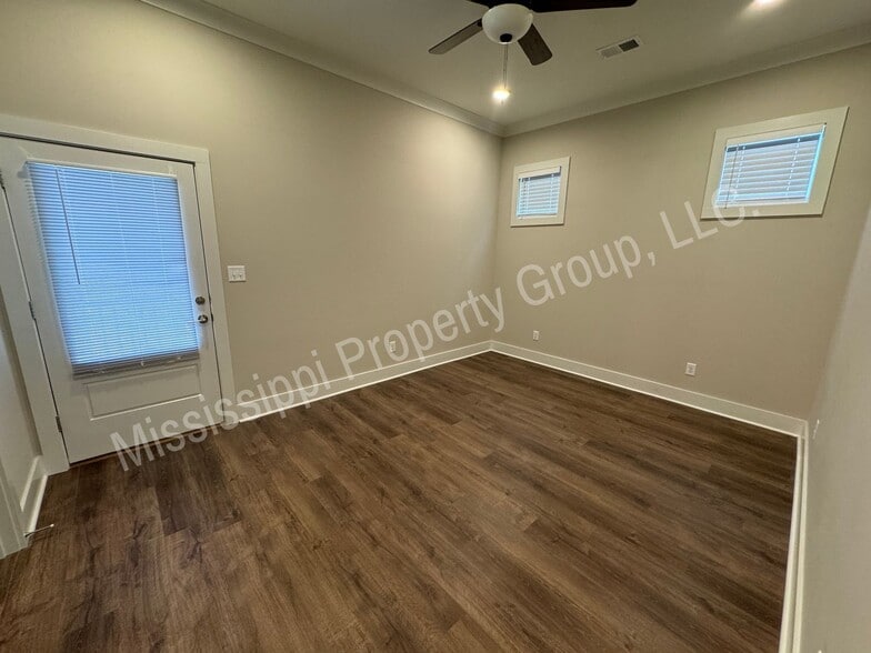 Building Photo - 1404 Pleasant Dr