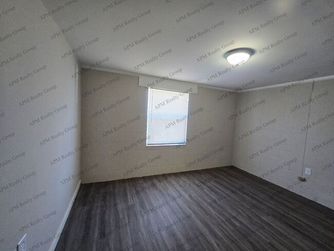 Building Photo - Renovated two bedroom near Harden Street - 50% first month.