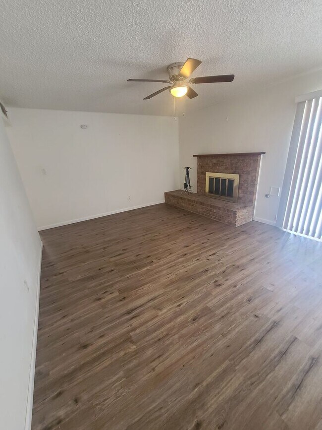 Building Photo - GREAT 3BR/2BA Home in Nice NE Heights Area SHOWING 2/10 5PM