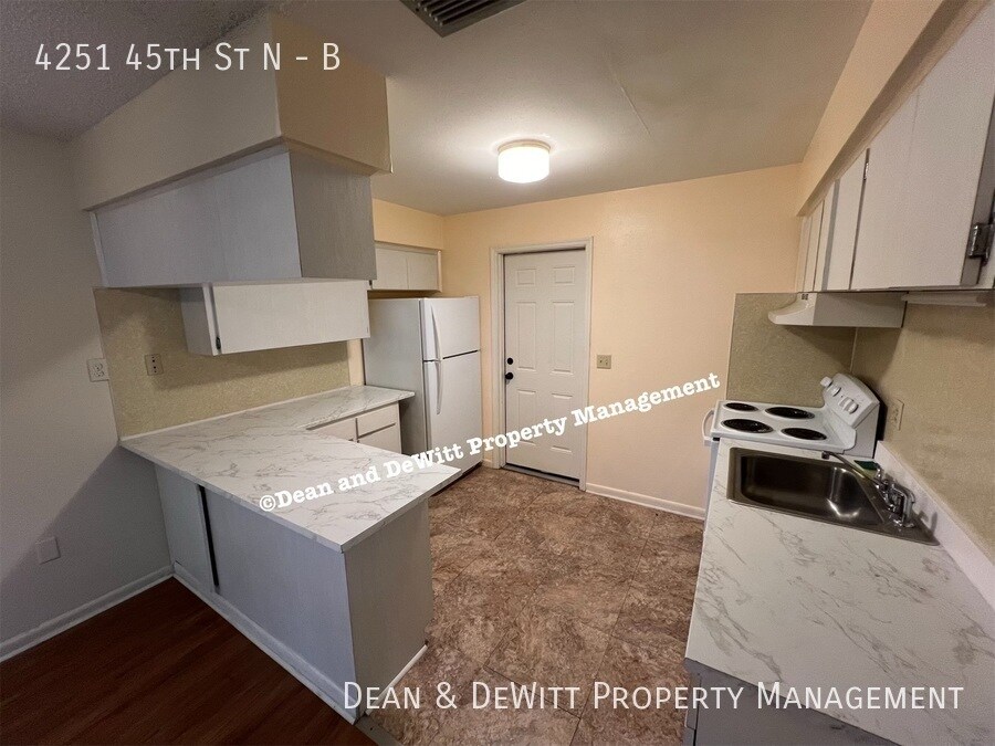 Building Photo - 2 Bed/1 Bath - Unit B
