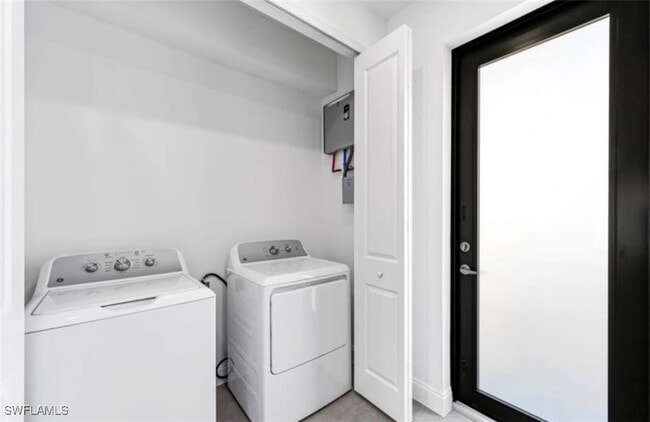 Building Photo - 11681 Pawley Ave