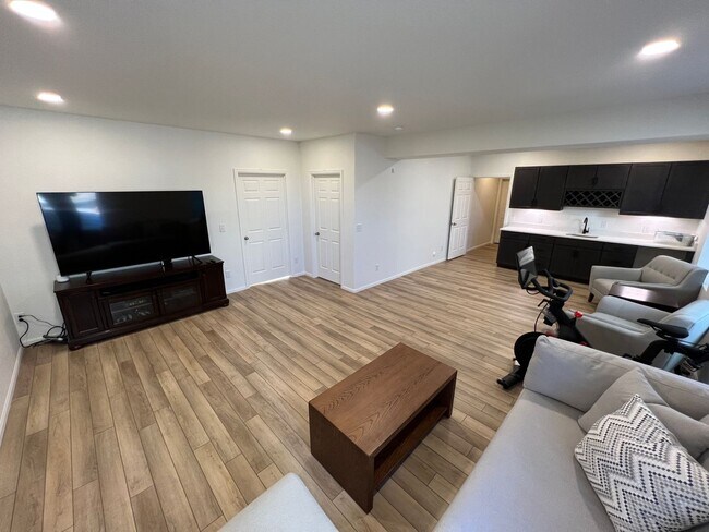 Building Photo - 4 Bed 4 Bath Home in Banning Lewis Ranch