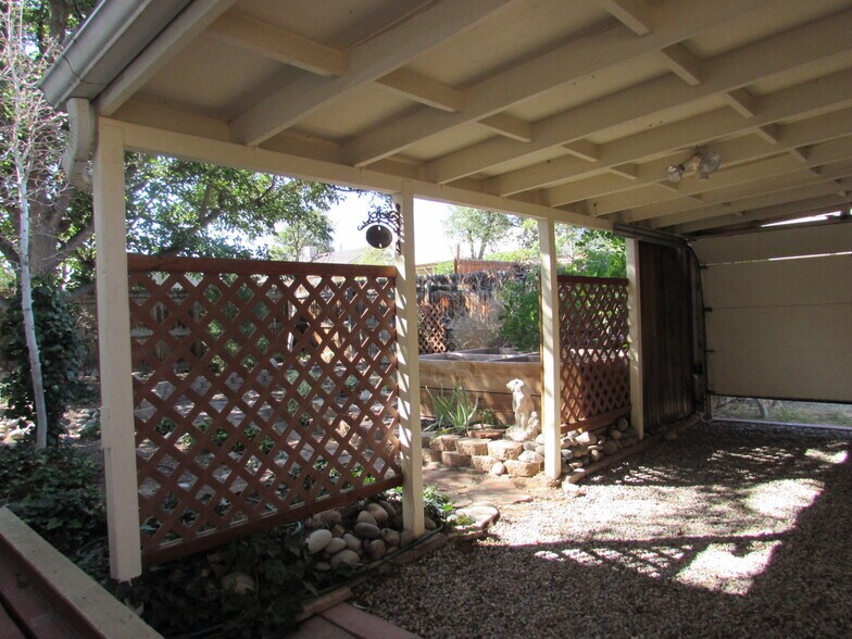 Building Photo - 2116 Bookcliff Ave