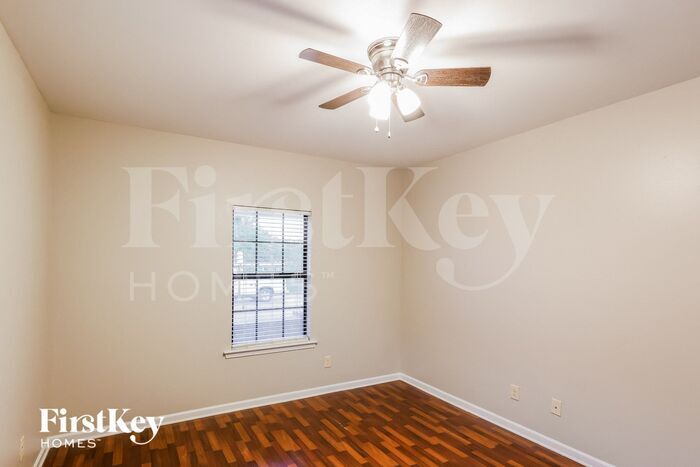 Building Photo - 601 Enclave Ln