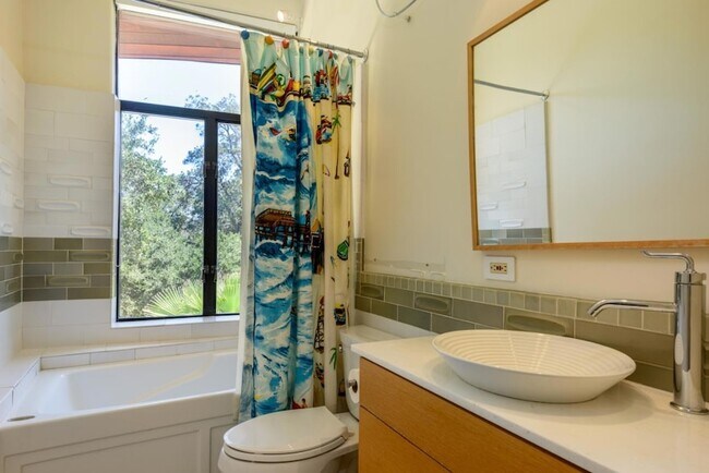 Building Photo - 3527 Oak Knoll Dr