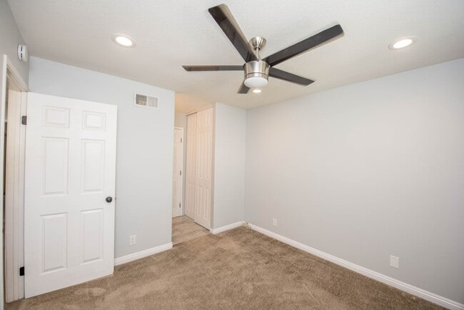 Building Photo - Huntington Beach Townhome