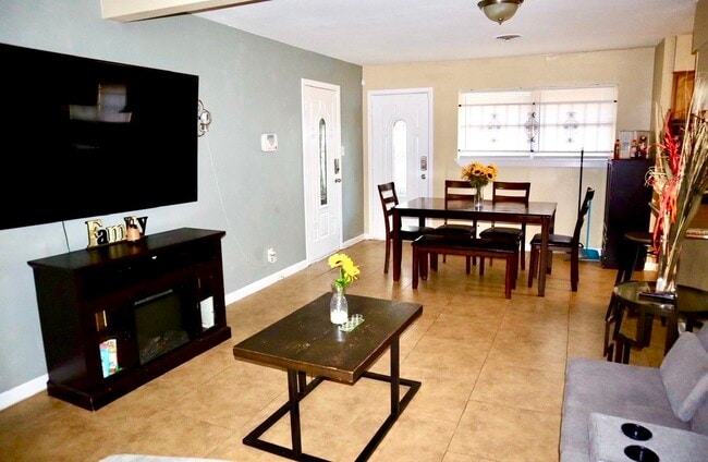 Building Photo - 5715 Hirondel