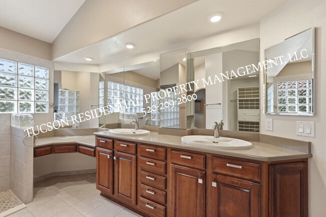 Building Photo - 10845 N Eagle Eye Pl