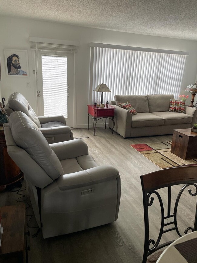 Building Photo - 2052 Cornwall C