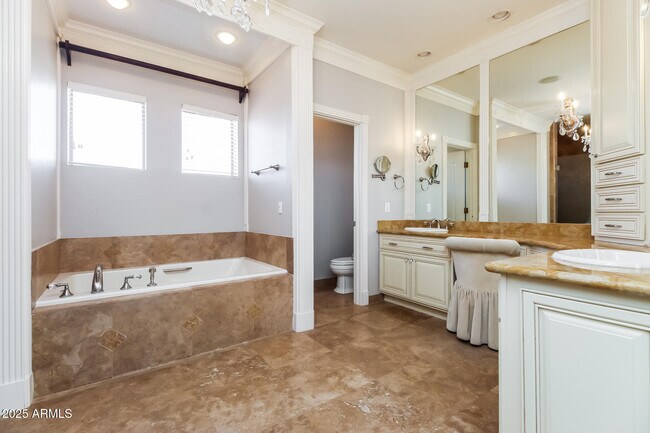 Building Photo - 10913 E Butherus Dr